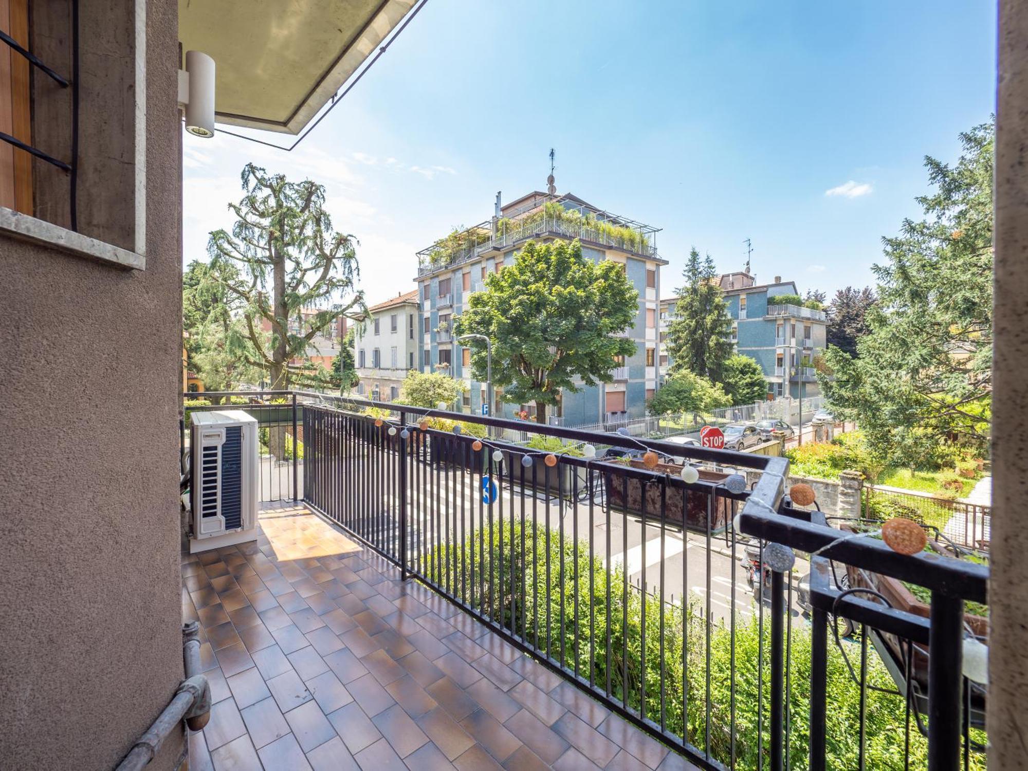 Modern 2br With Private Balcony, Steps To Metro * Milán